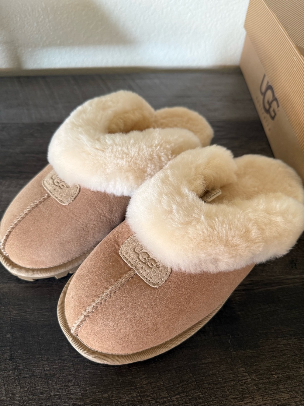 UGG Women's Chestnut/Tan Shearling Clog Slippers